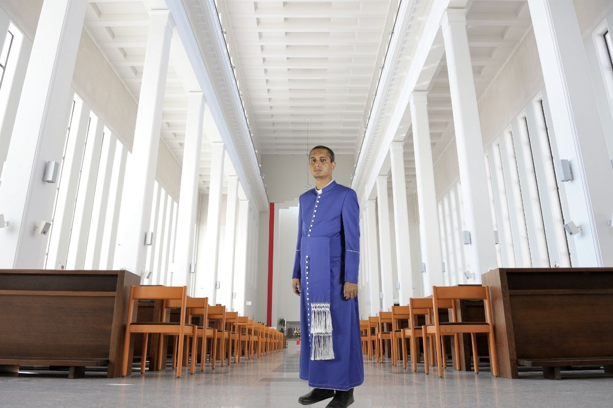 How to Measure for Clergy Robes and Cassocks eClergys™